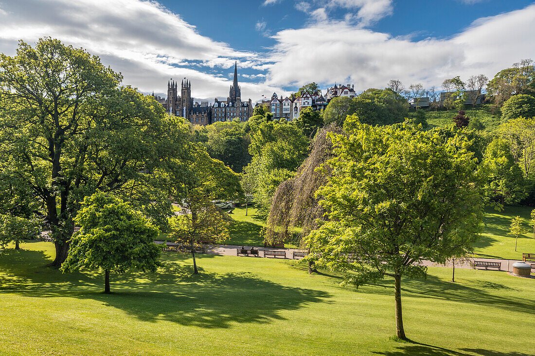 View from Princes Street Gardens towards Edinburgh Castle, Edinburgh, City of Edinburgh, Scotland, UK