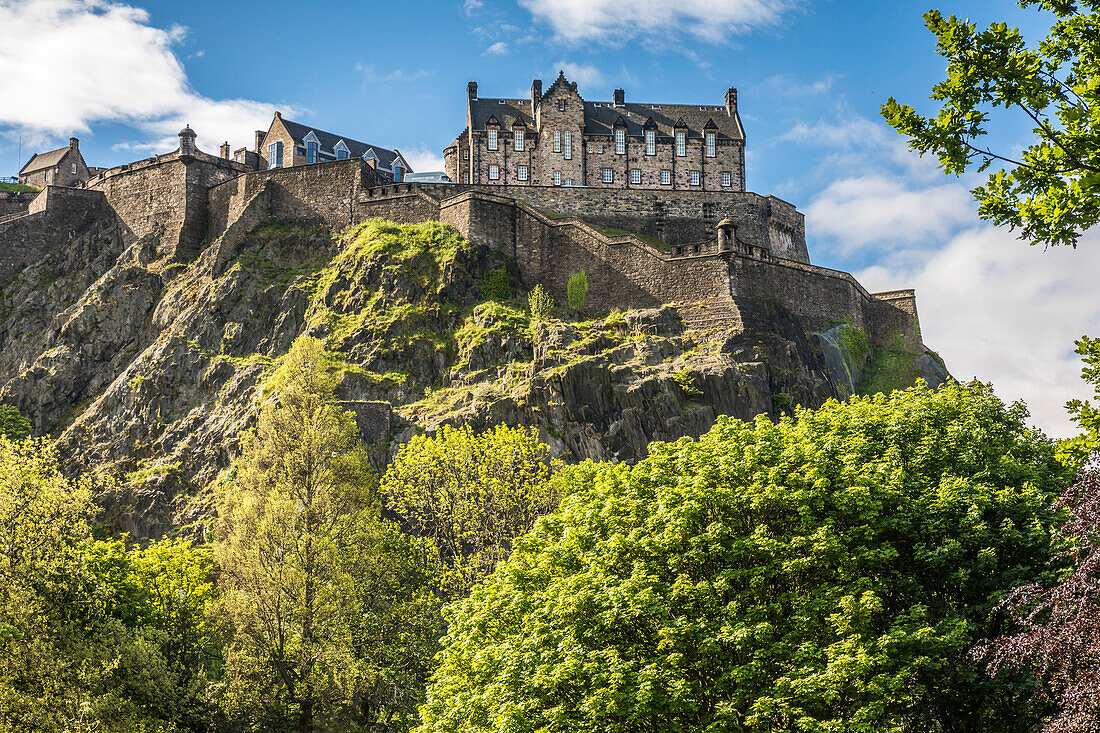 View from Princes Street Gardens towards Edinburgh Castle, Edinburgh, City of Edinburgh, Scotland, UK