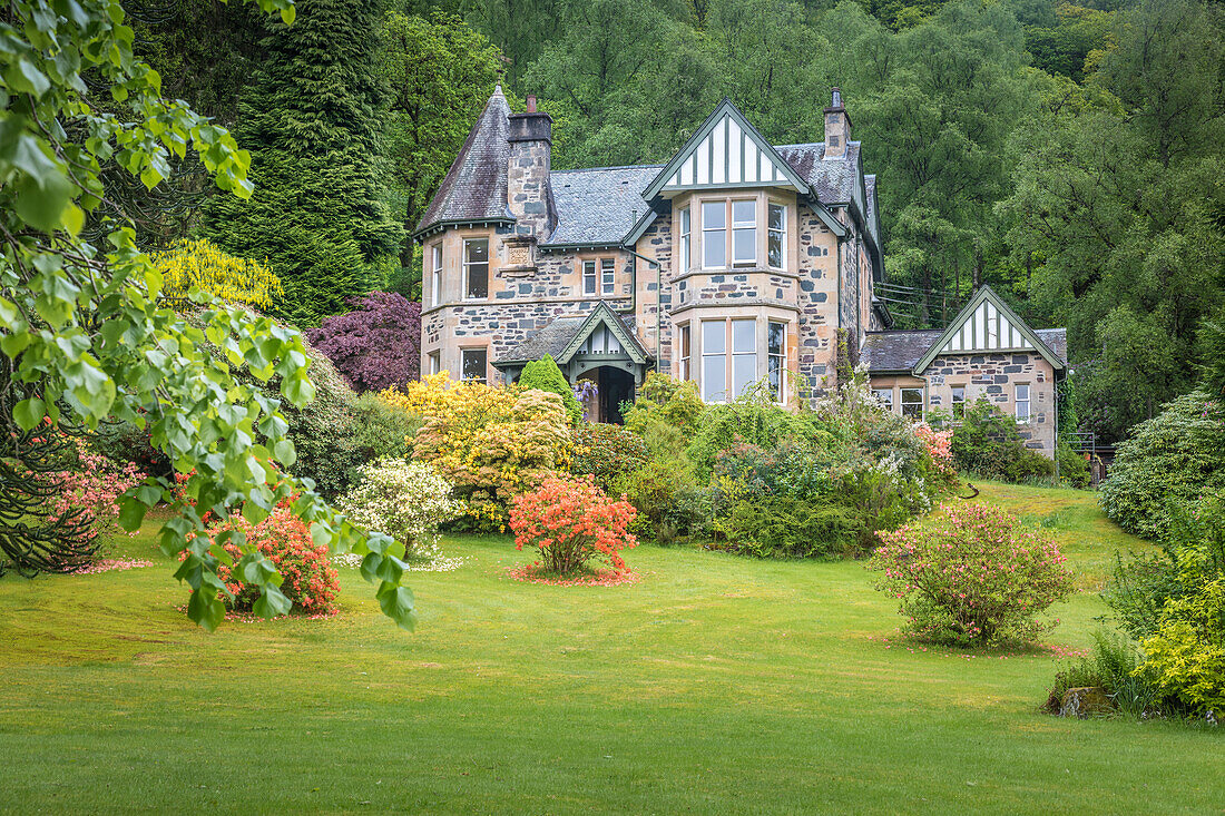 Landhaus mit prächtigem Garten in Aberfoyle, Stirling, Schottland, Großbritannien