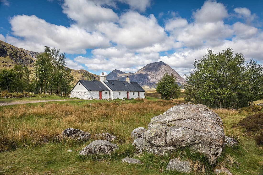 Blackrock Cottage am Eingang zum Glencoe, Highlands, Schottland, Großbritannien