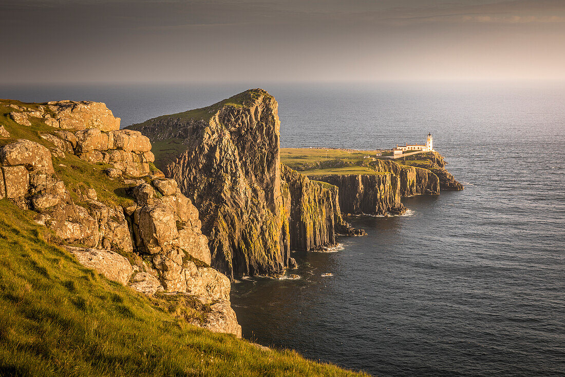 Neist Point Lighthouse, Isle of Skye, Highlands, Schottland, Großbritannien