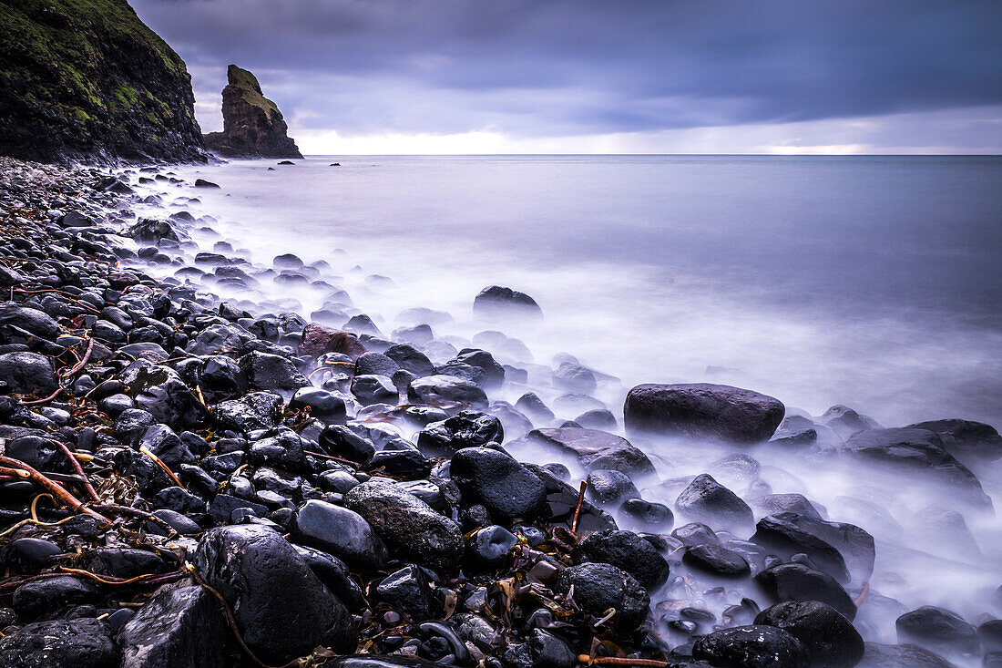 Abend in der Talisker Bay, Minginish Halbinsel, Isle of Skye, Highlands, Schottland, Großbritannien