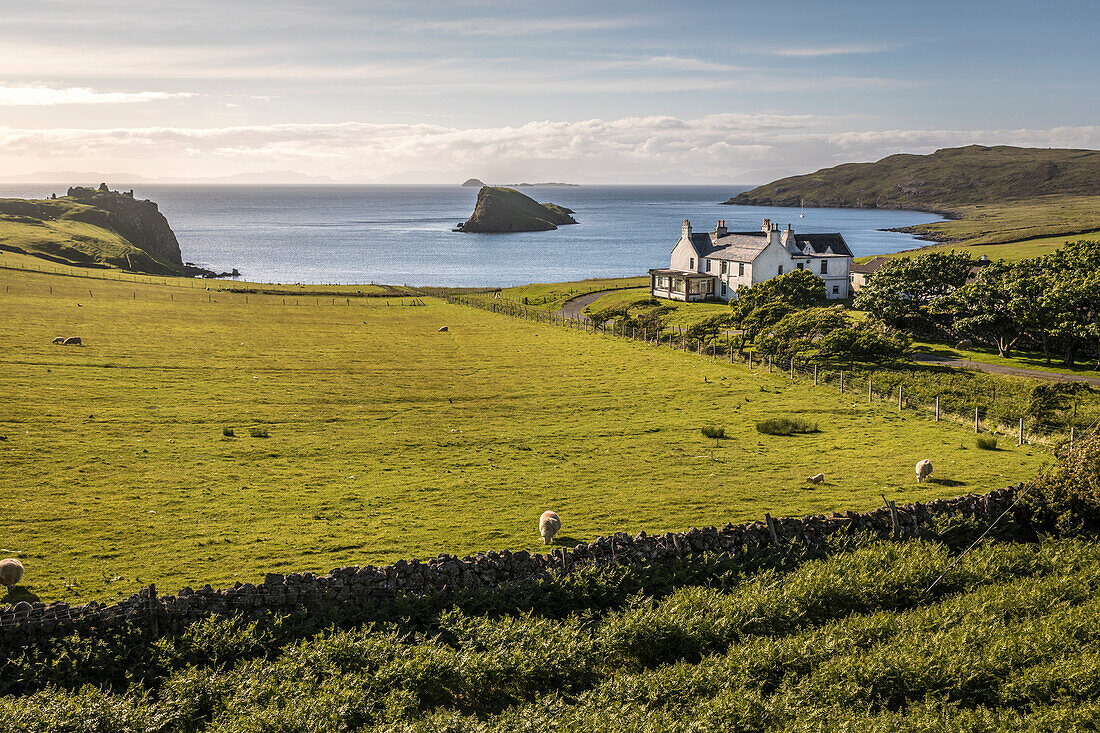 Einsamer Hof im Norden der Trotternish Halbinsel, Isle of Skye, Highlands, Schottland, Großbritannien