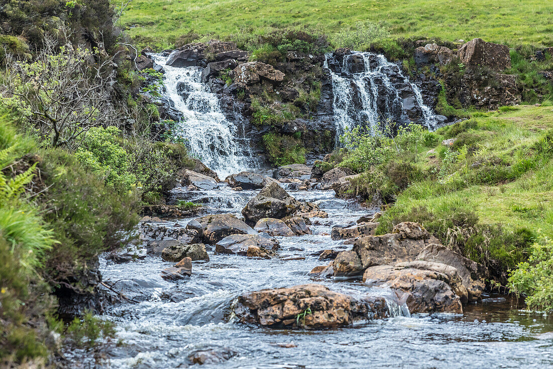 Wasserfälle bei den Fairy Pools, Isle of Skye, Highlands, Schottland, Großbritannien