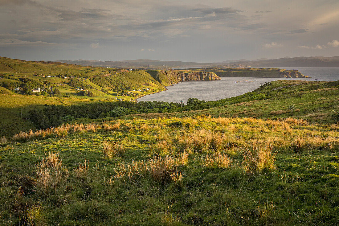 Bucht von Uig an der Westküste der Trotternish Halbinsel, Isle of Skye, Highlands, Schottland, Großbritannien