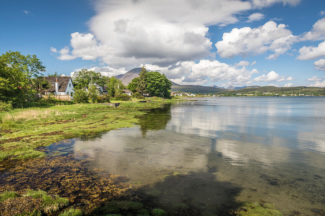 Küstenlandschaft bei Broadford, Isle of Skye, Highlands, Schottland, Großbritannien