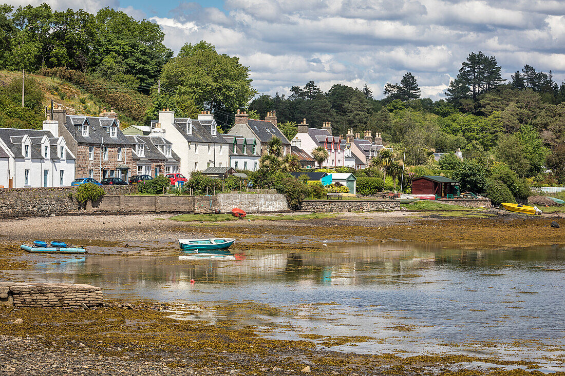 Plockton am Meeresarm Loch Carron, Kyle, Highlands, Schottland, Großbritannien