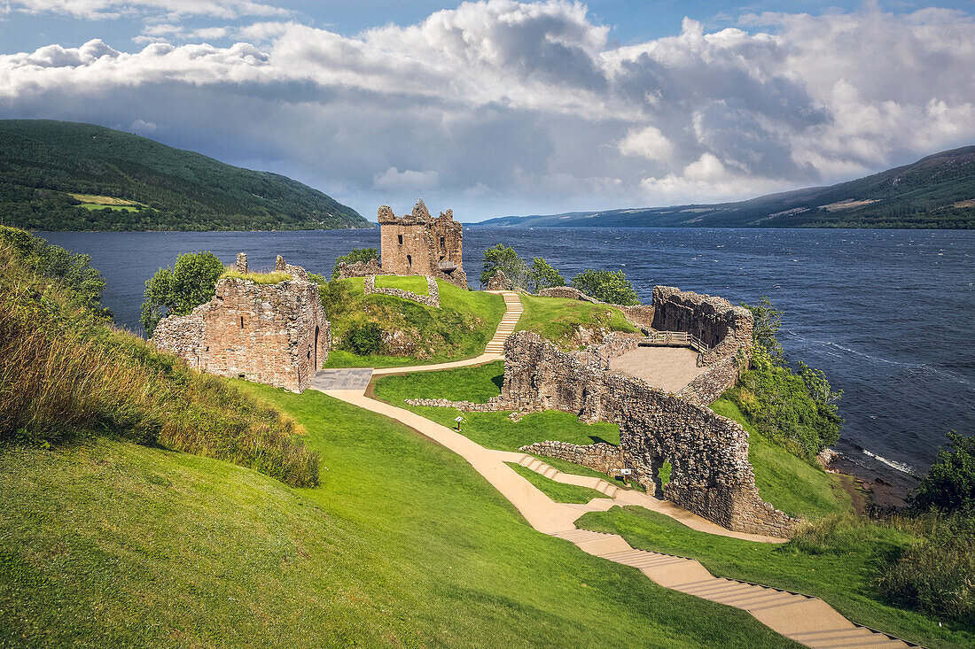 Urquhart Castle am Loch Ness, Drumnadrochit, Highlands, Schottland, Großbritannien