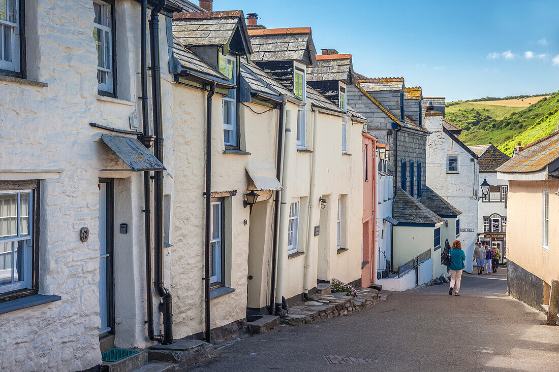 Old streets in the fishing village of Port Isaac, Cornwall, England