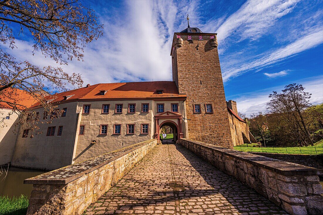 Stone bridge to the main entrance -Haupttor- of the moated castle of Kapellendorf, Kapellendorf, Thuringia, Germany