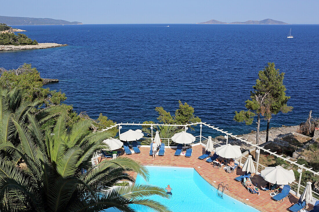 Pool des Paradise Hotel in Patitiri, Insel Alonissos, Nördliche Sporaden, Griechenland