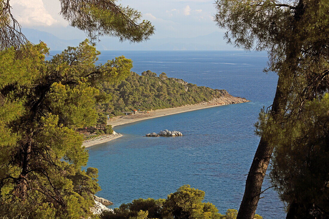 Milia Strand an der Südküste der Insel Skopelos, Nördliche Sporaden, Griechenland