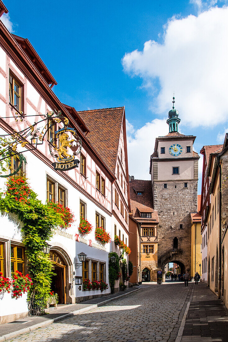 Galgentor mit Galgengasse, Rothenburg ob der Tauber, romantische Straße, Franken, Bayern, Deutschland