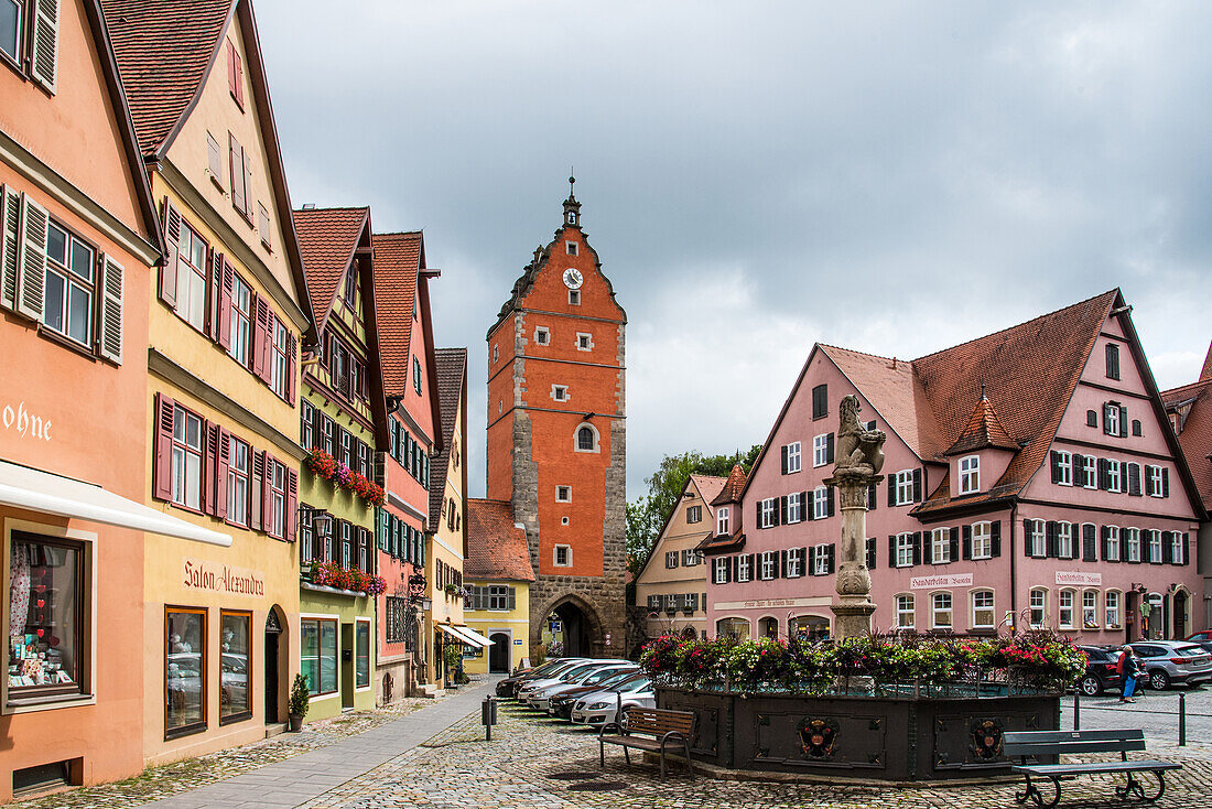 Dinkelsbühl, Rathausplatz am Wörnitz Tor, romantische Straße, Franken, Bayern, Deutschland