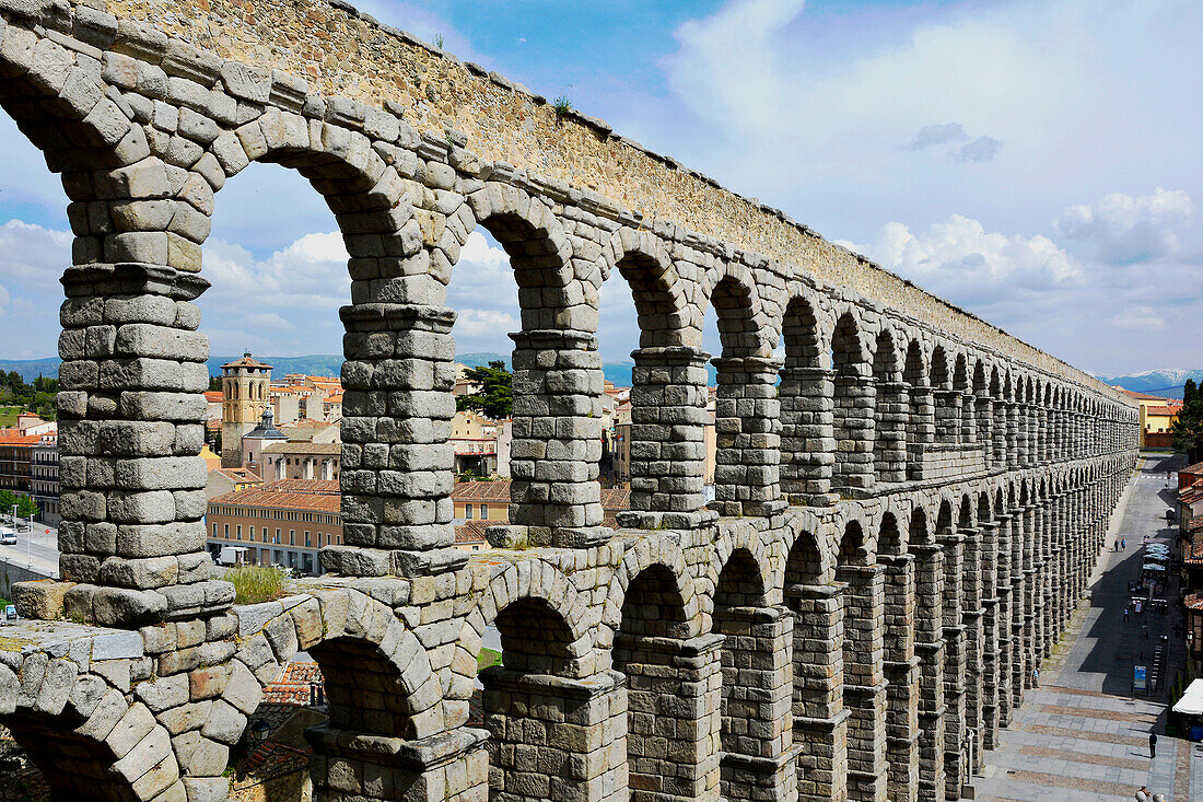 Roman aqueduct over 2000 years old, built without mortar, in Segovia, in the Sierra da Guadarrama, Spain