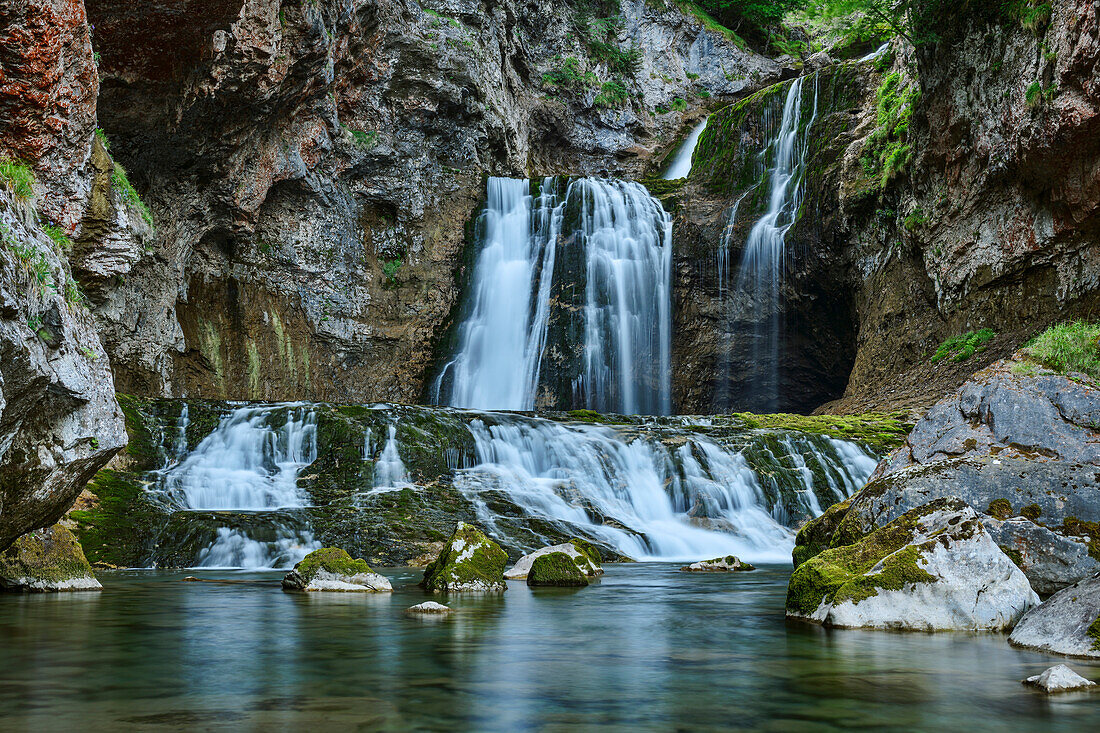 Waterfall of the Rio Arazas, Ordesa Valley, Ordesa y Monte Perdido National Park, Ordesa, Huesca, Aragon, Monte Perdido UNESCO World Heritage Site, Pyrenees, Spain