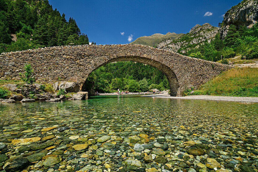 Stone bridge over the Rio Ara, San Nicolas de Bujaruelo, Ordesa y Monte Perdido National Park, Ordesa, Huesca, Aragon, Monte Perdido UNESCO World Heritage Site, Pyrenees, Spain