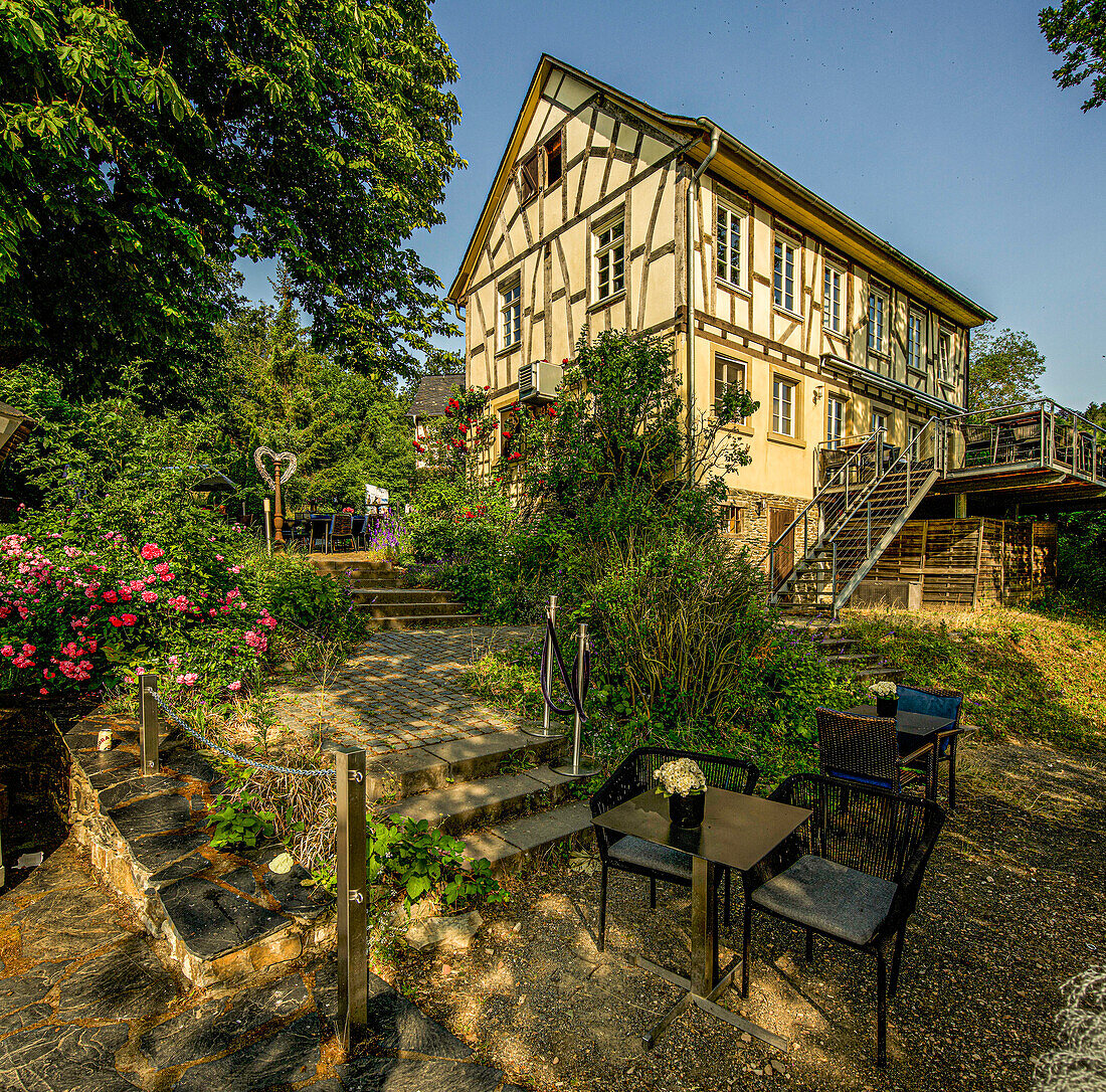 Günderodehaus in Oberwesel, restaurant with decorative outdoor dining in a rural setting, Upper Middle Rhine Valley, Rhineland-Palatinate, Germany