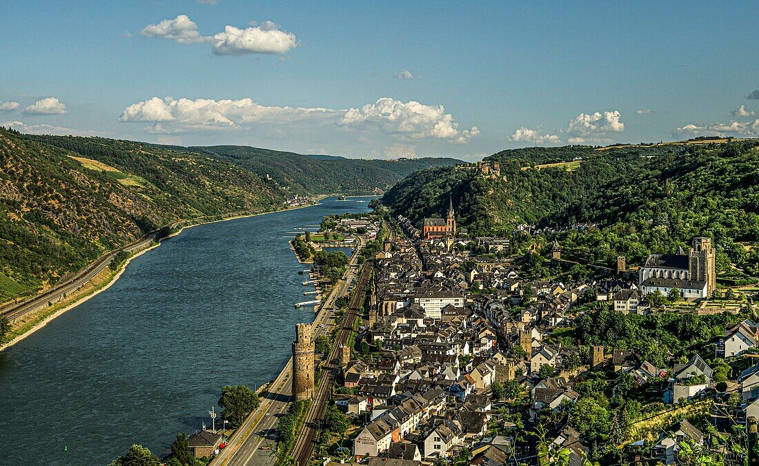 Oberwesel in the Rhine Valley, in the background the Schönburg and the castles Pfalzgrafenstein and Gutenfels in Kaub, Upper Middle Rhine Valley, Rhineland-Palatinate, Germany