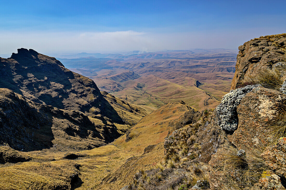 View of Drakensberg from the climb to Langalibalele Pass, Langalibalele Pass, Giant's Castle, Drakensberg Mountains, Kwa Zulu Natal, Maloti-Drakensberg UNESCO World Heritage Site, South Africa