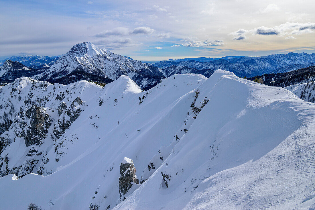 Blick über Schneegrat auf Mittagskogel, vom Schwarzkogel, Karawanken, Kärnten, Österreich