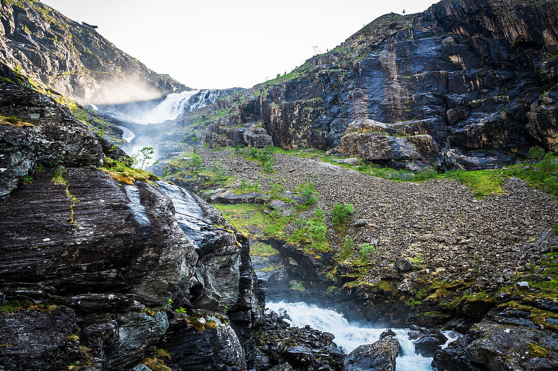 Trollstigen Stigfossen, Andalsnaes, Provinz Moere og Romsdal, Vestlandet, Norwegen