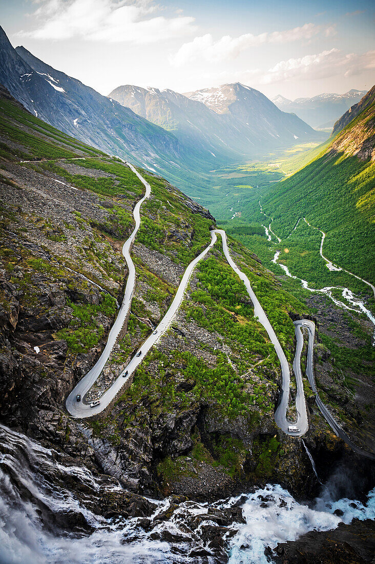Serpentinen auf den Trollstigen, Andalsnaes, Provinz Moere og Romsdal, Vestlandet, Norwegen