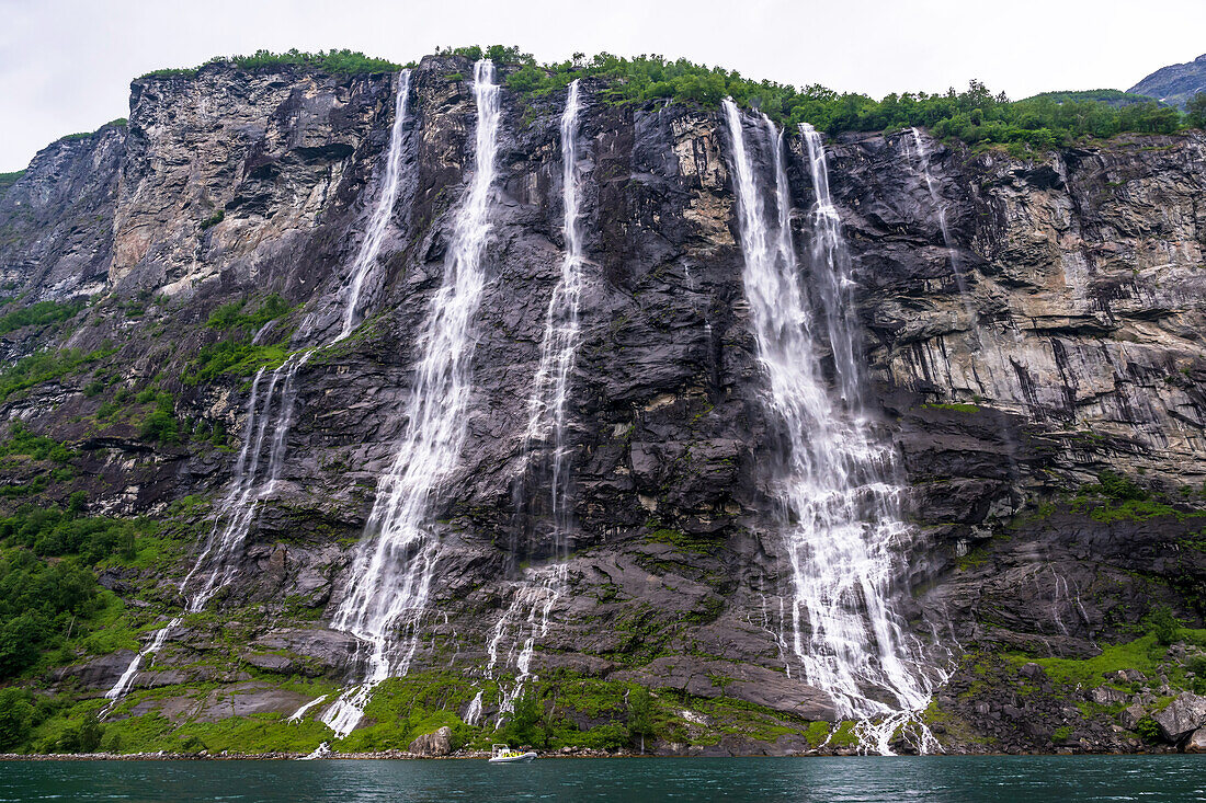 Wasserfälle 'Sage der 7 Schwestern', Hellesylt, im Geirangerfjord, Moere og Romsdal, Vestlandet, Norwegen