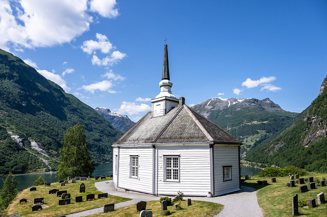 Kirche in Geiranger, im Geirangerfjord, Moere og Romsdal, Vestlandet, Norwegen