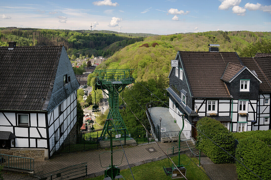 Blick zur Seilbahn Burg, Herzogsresidenz Schloss Burg, Burg an der Wupper, Solingen, Nordrhein-Westfalen, Deutschland, Europa