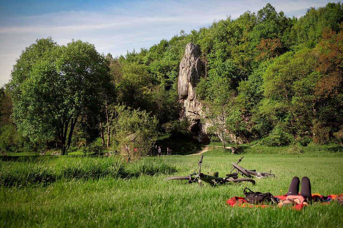 Cyclists at the famous &quot;Fohlenhaus&quot; rock formation in the Lone Valley, Alb-Donau-Kreis, Swabian Alb, Baden-Württemberg, Germany, Europe
