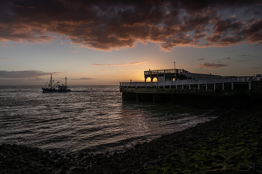 Pier "Alte Liebe" at sunrise, Cuxhaven, Lower Saxony, Germany, Europe