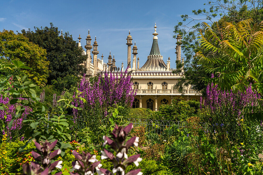 Garten des Royal Pavilion im Seebad Brighton, England, Großbritannien, Europa