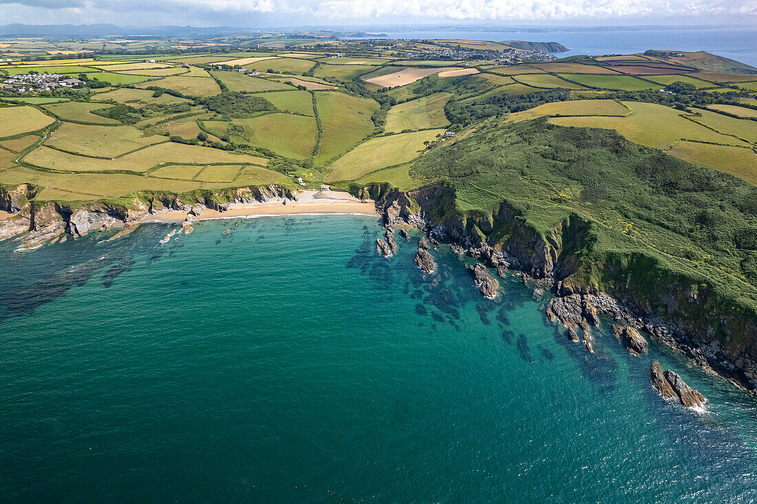 Hemmick Beach und die Küste von St Austell aus der Luft gesehen, Cornwall, England, Großbritannien, Europa