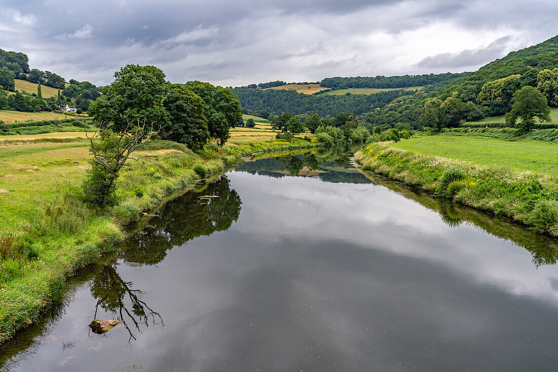 Landschaft im Flusstal Wye Valley, Monmouth, Wales, Großbritannien, Europa  