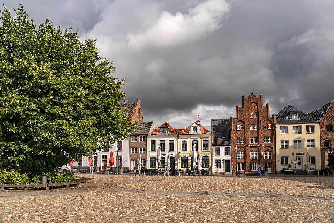 The marketplace with the court lime tree in Kalkar, Lower Rhine, North Rhine-Westphalia, Germany, Europe
