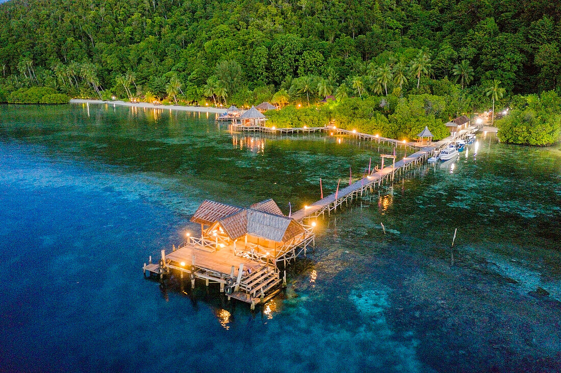 Steg der Raja Ampat Dive Lodge, Raja Ampat, West Papua, Indonesien