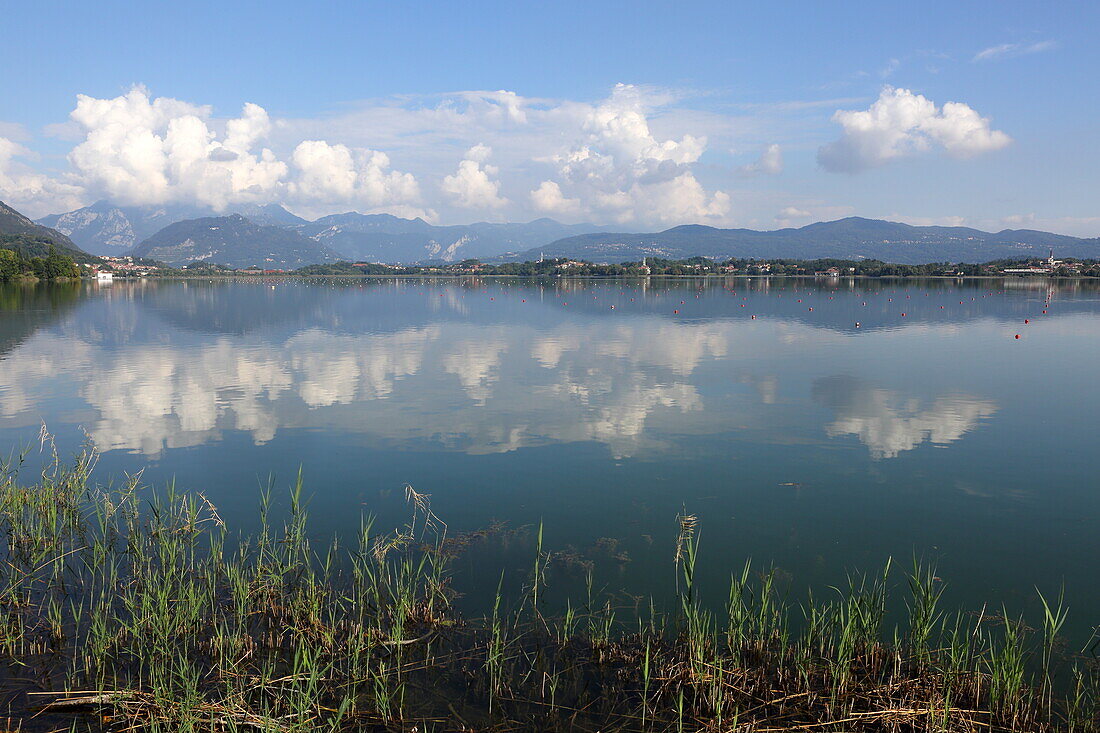 Lago di Pusiano, Erba, Lombardei, Italien
