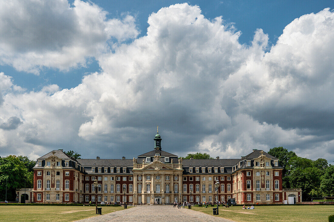Fürstbishopliches Schloss Muenster, baroque, seat of the Westphalian Wilhelms University, Muenster, North Rhine-Westphalia, Germany, Europe,