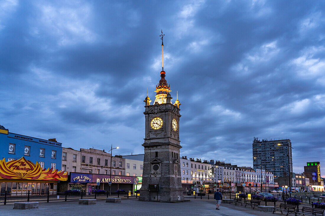 Der Uhrenturm von Margate in der Abenddämmerung, Kent, England, Großbritannien, Europa 