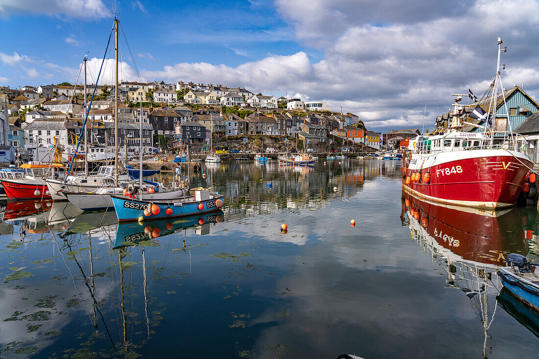 Stadtansicht und Hafen von Mevagissey, Cornwall, England, Großbritannien, Europa  