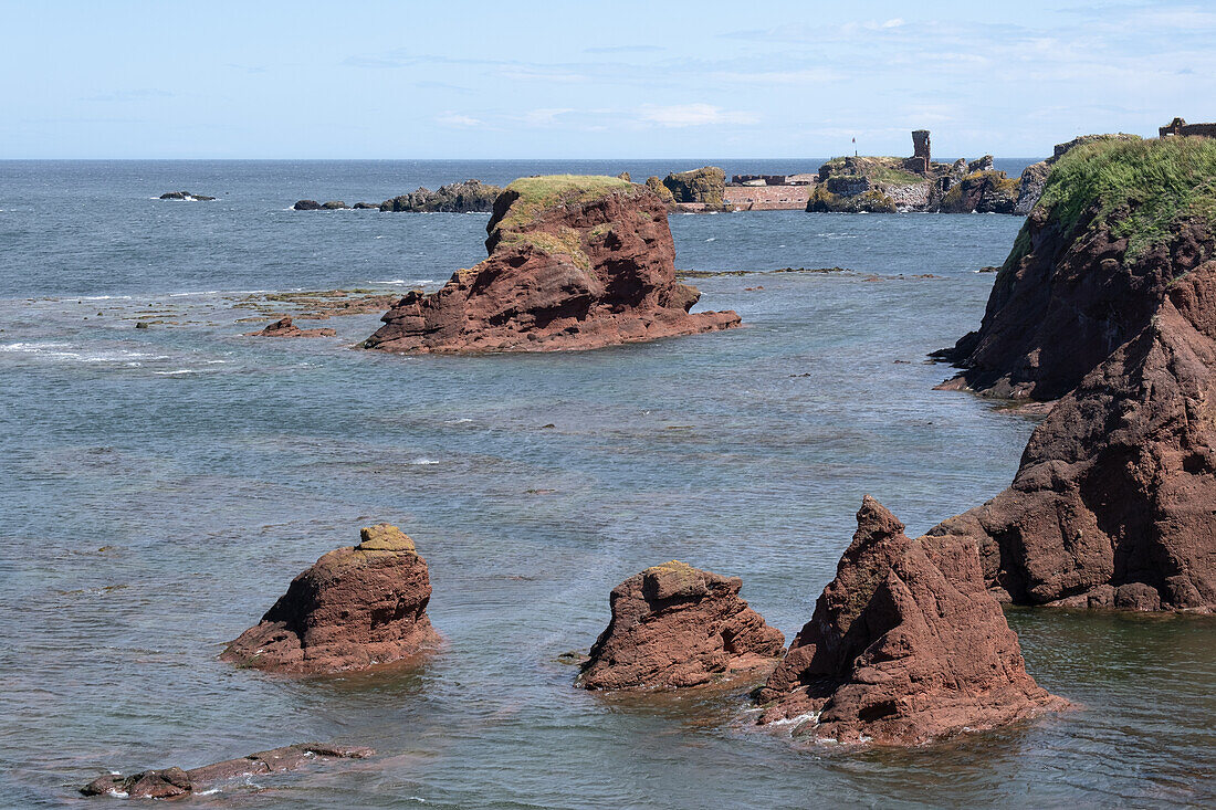 Blick auf die Burgruine von Dunbar Castle, East Lothian, Schottland, Vereinigtes Königreich