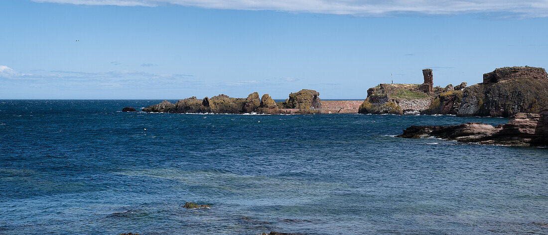 Blick auf die Burgruine von Dunbar Castle, East Lothian, Schottland, Vereinigtes Königreich