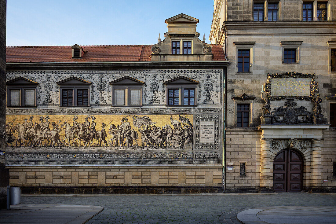 Outer wall with a huge mural &quot;Princes'39; Procession&quot; at the Stallhof in Dresden, Free State of Saxony, Germany, Europe