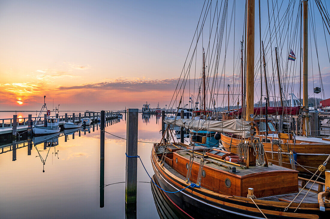 Kleinfischerbruecke and museum harbor with boats in Heiligenhafen in the morning light, harbour, Baltic Sea, Ostholstein, Schleswig-Holstein, Germany