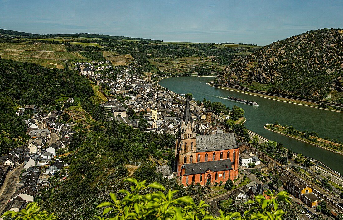 View from the Elfenley vantage point on the Church of Our Lady and the old town of Oberwesel in the Rhine Valley, Upper Middle Rhine Valley, Rhineland-Palatinate, Germany