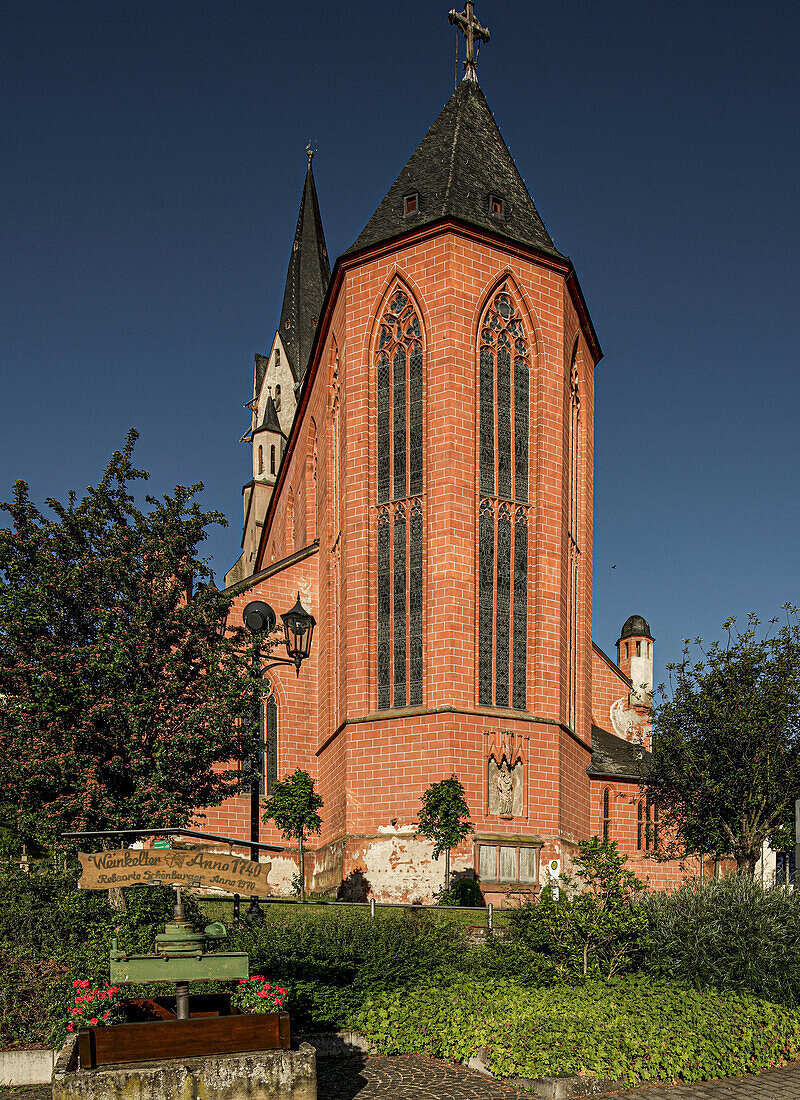 Weinkelter von 1740 und Blick auf die Liebfrauenkirche, Wein- und Kirchenstadt Oberwesel, Oberes Mittelrheintal, Rheinland-Pfalz, Deutschland