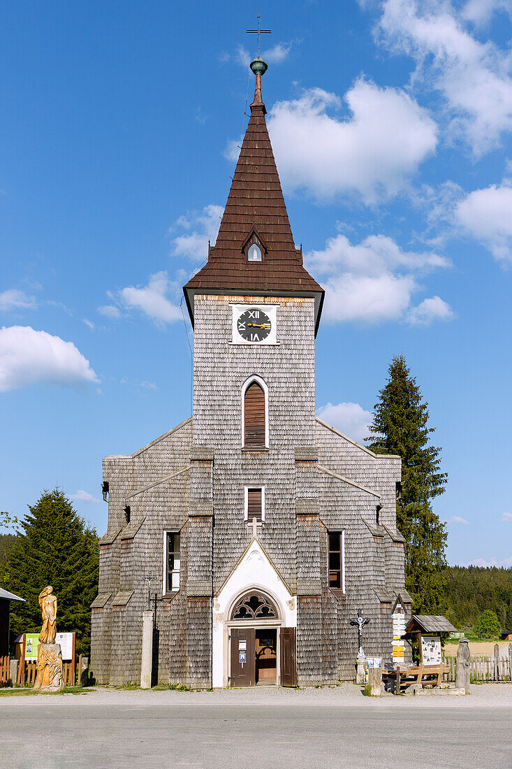 Kirche St. Stephan in Kvilda im Nationalpark Šumava im Böhmerwald, Tschechien