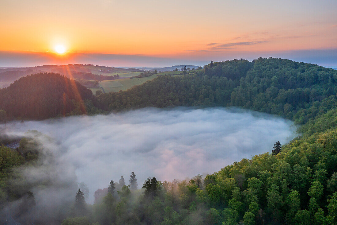 Gemündener Maar, Gemünden, Orsteil von Daun, Vulkaneifel, Daun, Eifel, Rheinland-Pfalz, Deutschland