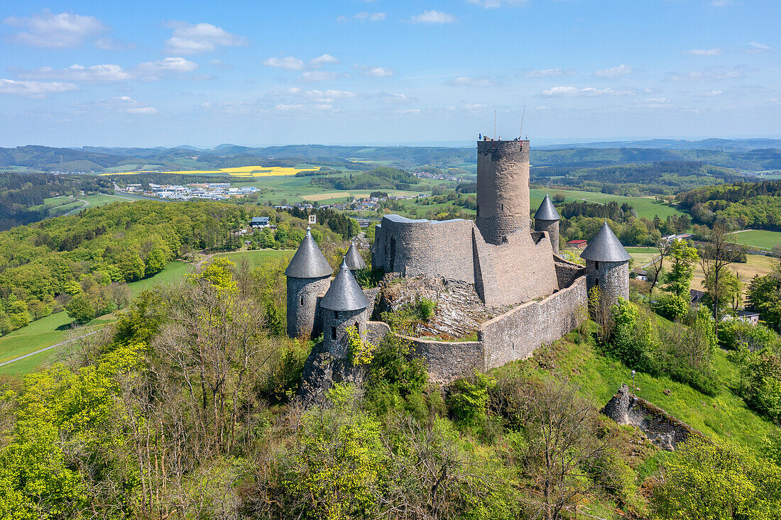 Blick auf die Burg Nürburg über dem Ort Nürburg, Eifel, Rheinland-Pfalz, Deutschland